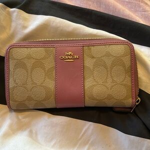Pretty pink Coach Wallet💗